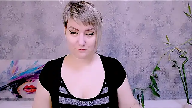 Snapshot of Djullia chatting on 10-26-25, 06:08 Djullia online show from 10-26-25, 06:08