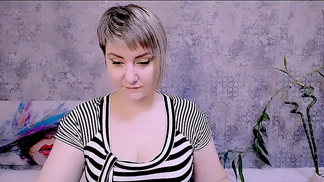 Snapshot of Djullia chatting on 10-30-25, 06:04 Djullia online show from 10-30-25, 06:04