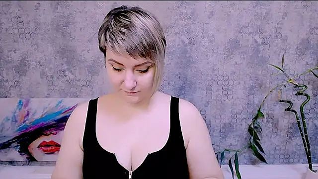 Snapshot of Djullia chatting on 11-03-25, 07:20 Djullia online show from 11-03-25, 07:20