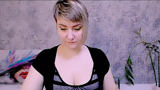 Snapshot of Djullia chatting on 11-09-25, 06:12 Djullia online show from 11-09-25, 06:12