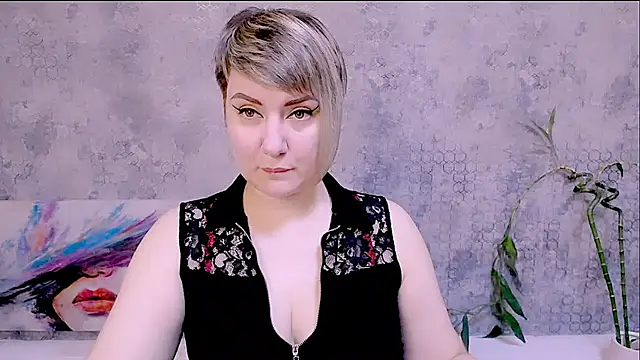 Snapshot of Djullia chatting on 11-17-25, 06:19 Djullia online show from 11-17-25, 06:19