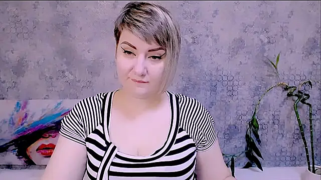 Snapshot of Djullia chatting on 11-23-25, 05:07 Djullia online show from 11-23-25, 05:07