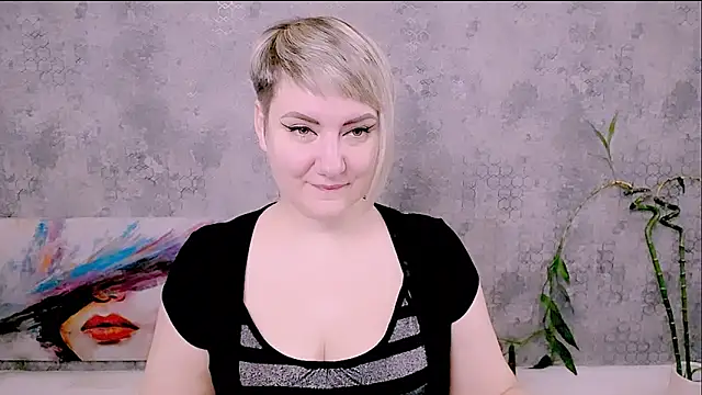 Snapshot of Djullia chatting on 12-04-25, 05:06 Djullia online show from 12-04-25, 05:06