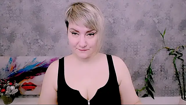 Snapshot of Djullia chatting on 12-14-25, 05:13 Djullia online show from 12-14-25, 05:13