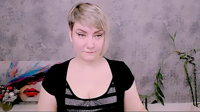 Snapshot of Djullia chatting on 12-16-25, 07:13 Djullia online show from 12-16-25, 07:13