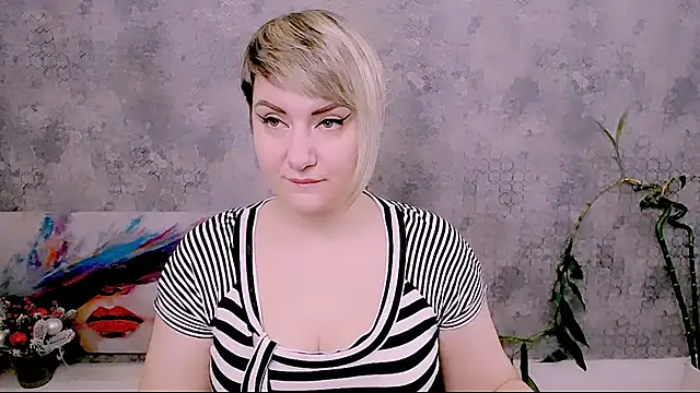 Snapshot of Djullia chatting on 12-22-25, 07:16 Djullia online show from 12-22-25, 07:16