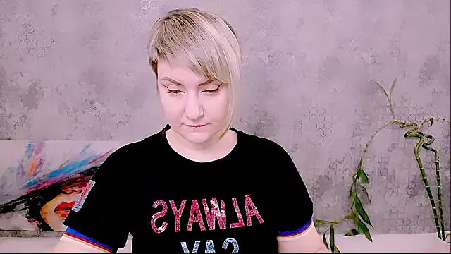 Snapshot of Djullia chatting on 01-08-26, 06:16 Djullia online show from 01-08-26, 06:16