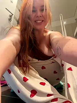 AnjaAmelia online show from 12-18-25, 11:49