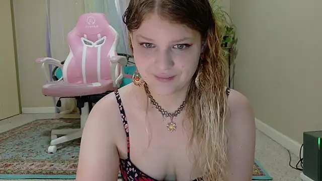 Snapshot of Emihaze chatting on 04-24-26, 04:42 Emihaze online show from 04-24-26, 04:42