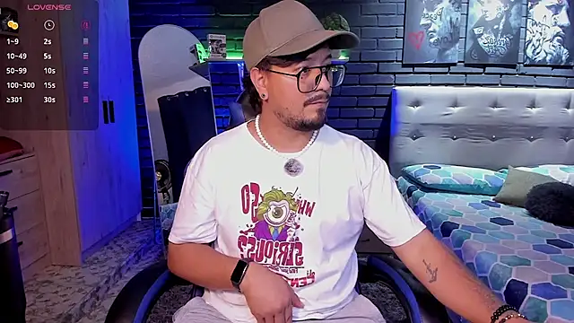 DaviidEvans  online show from 04-05-26, 06:16