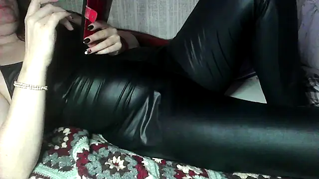 Alma Evelynne online show from 12-17-25, 09:48