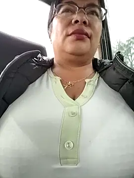 Snapshot of __valentina18 chatting on 10-16-25, 12:28   valentina18 online show from 10-16-25, 12:28