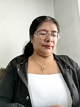 Snapshot of __valentina18 chatting on 10-27-25, 01:04   valentina18 online show from 10-27-25, 01:04