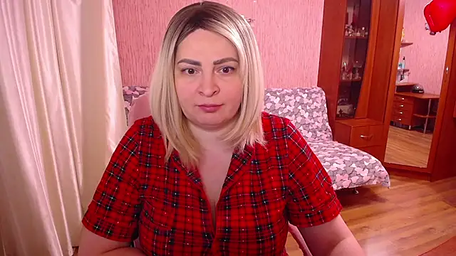 Snapshot of -MeowMeow chatting on 02-27-26, 05:46 -MeowMeow online show from 02-27-26, 05:46