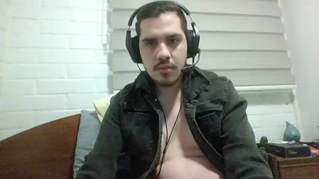 hung weeb online show from 11-19-25, 04:23