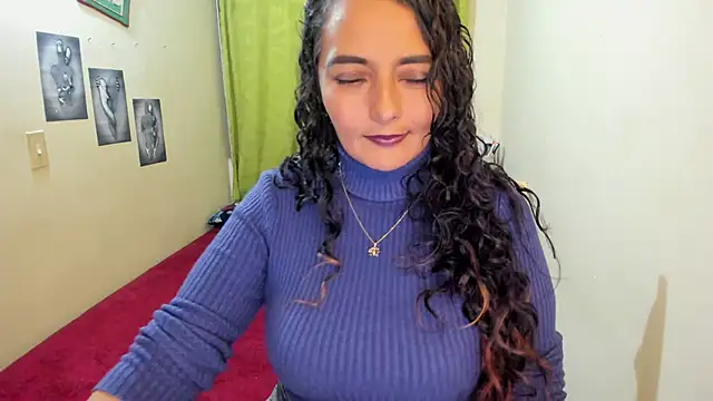 Snapshot of emma_luxy chatting on 12-29-24, 06:03 emma luxy online show from 12-29-24, 06:03