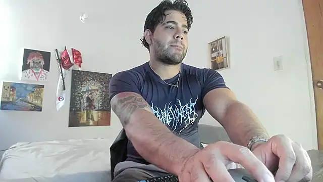 Snapshot of _Coddygold_ chatting on 01-01-25, 01:27  Coddygold  online show from 01-01-25, 01:27