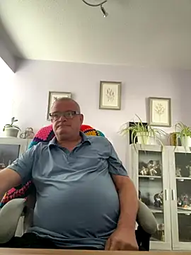 Snapshot of Garry831 chatting on 10-08-25, 02:25 Garry831 online show from 10-08-25, 02:25