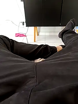 Santosgui14 online show from 11-19-25, 06:19