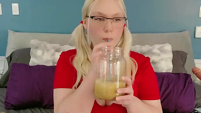 Snapshot of SaraBearXo chatting on 06-06-26, 01:05 SaraBearXo online show from 06-06-26, 01:05