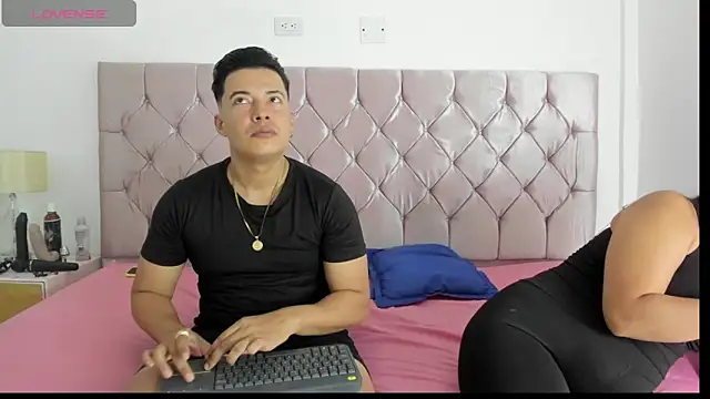 Snapshot of Harry_And_Girls chatting on 03-02-25, 04:17 Harry And Girls online show from 03-02-25, 04:17