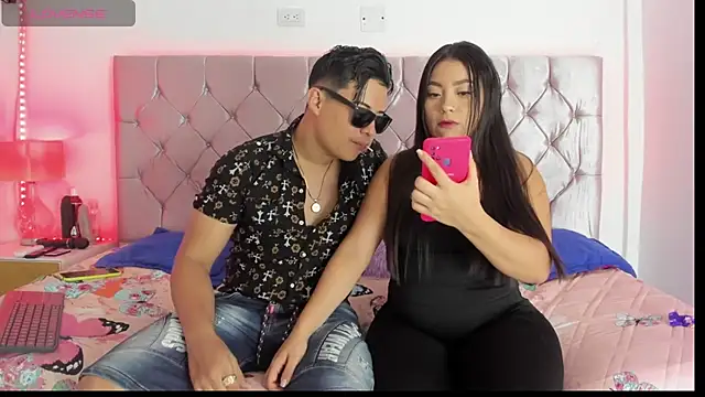 Snapshot of Harry_And_Girls chatting on 03-08-25, 05:38 Harry And Girls online show from 03-08-25, 05:38