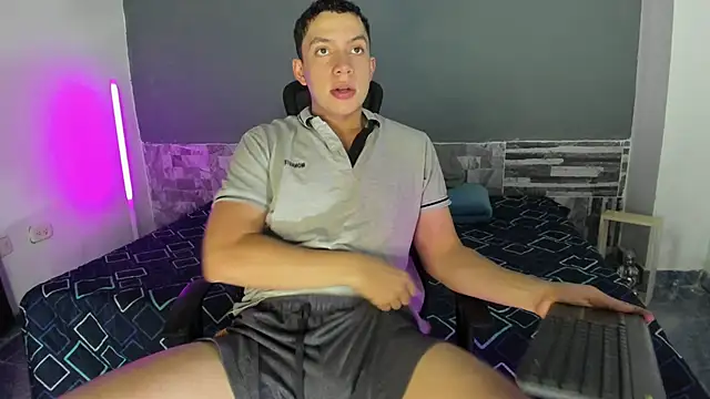 davinalhot online show from 04-21-26, 07:03