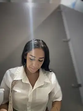 Snapshot of __IRIS__ chatting on 05-20-26, 02:34 IRIS online show from 05-20-26, 02:34