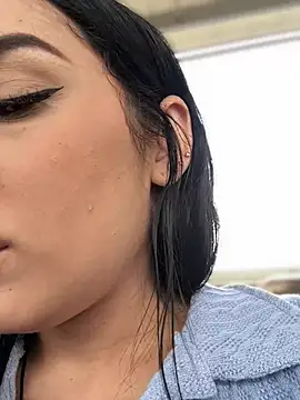 Snapshot of __IRIS__ chatting on 06-18-26, 04:33 IRIS online show from 06-18-26, 04:33
