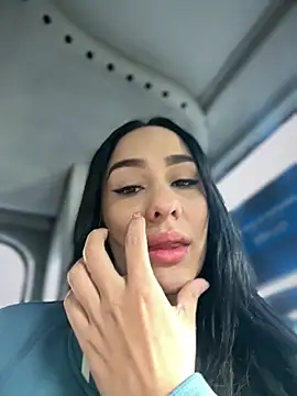 Snapshot of __IRIS__ chatting on 06-19-26, 01:37 IRIS online show from 06-19-26, 01:37