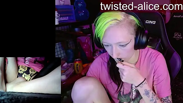 alicewonder09 online show from 04-08-26, 03:17