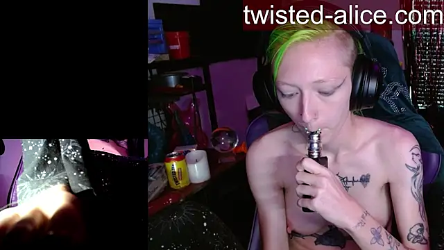 alicewonder09 online show from 04-28-26, 07:30