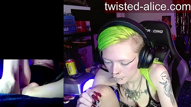 alicewonder09 online show from 05-11-26, 04:07