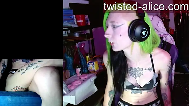 alicewonder09 online show from 06-06-26, 03:11