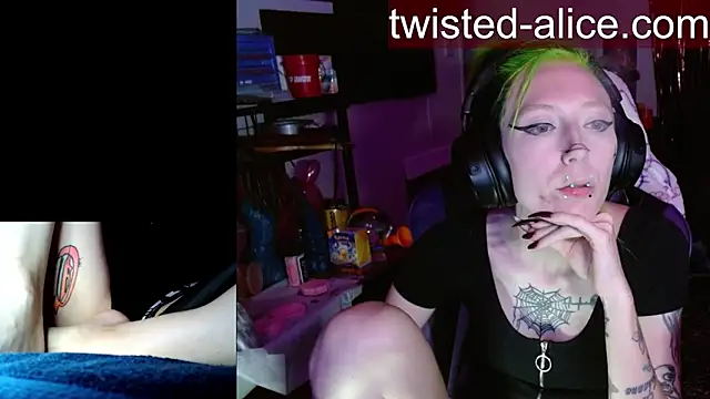 alicewonder09 online show from 06-07-26, 03:32