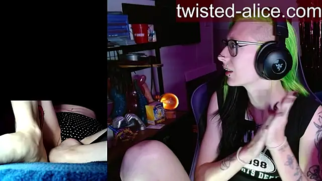 alicewonder09 online show from 06-11-26, 03:04