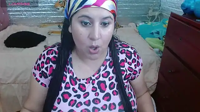 Snapshot of EMILY-NESSA chatting on 03-19-25, 04:34 EMILY-NESSA online show from 03-19-25, 04:34