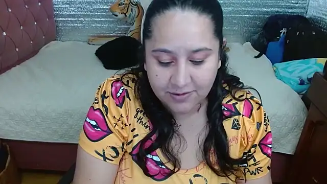 Snapshot of EMILY-NESSA chatting on 05-11-26, 02:34 EMILY-NESSA online show from 05-11-26, 02:34