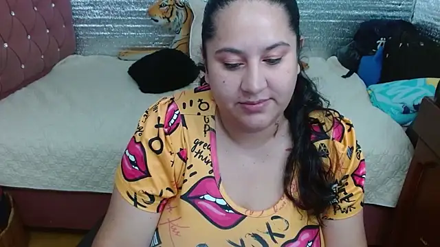 Snapshot of EMILY-NESSA chatting on 05-11-26, 02:45 EMILY-NESSA online show from 05-11-26, 02:45