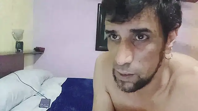 Snapshot of Hotcasados69 chatting on 05-01-26, 02:49 Hotcasados69 online show from 05-01-26, 02:49