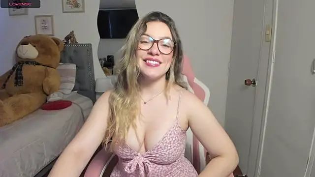Snapshot of samysweet_8 chatting on 05-16-26, 09:13 samysweet 8 online show from 05-16-26, 09:13