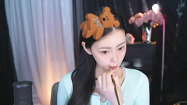 Snapshot of Ocean--Lili chatting on 03-18-25, 02:04 Ocean--Lili online show from 03-18-25, 02:04