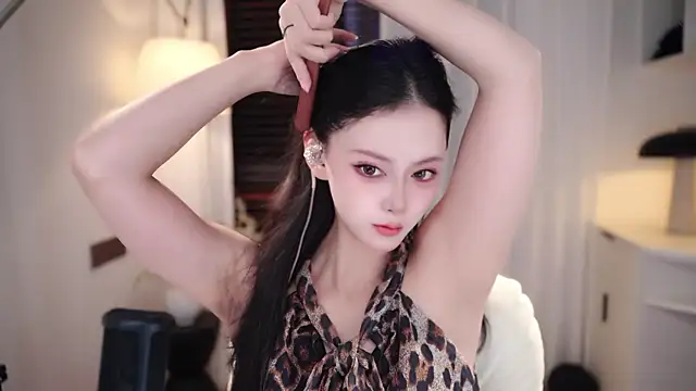 Snapshot of Ocean--Lili chatting on 09-08-25, 02:16 Ocean--Lili online show from 09-08-25, 02:16