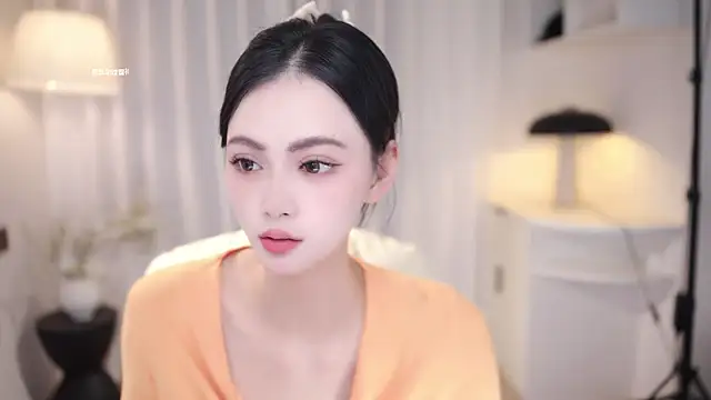 Snapshot of Ocean--Lili chatting on 10-19-25, 02:18 Ocean--Lili online show from 10-19-25, 02:18