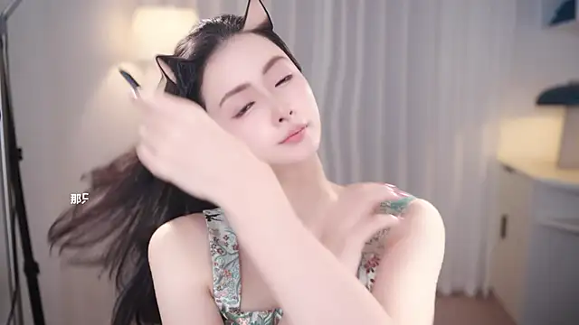 Ocean--Lili online show from 11-08-25, 02:17