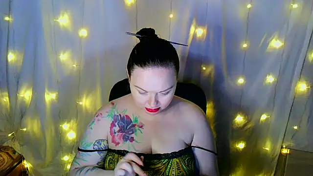 Victoria Marks online show from 09-27-25, 01:54