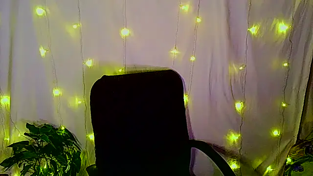 Victoria Marks online show from 11-30-25, 03:21