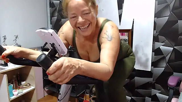 Snapshot of marinadenoche chatting on 06-23-26, 01:36 marinadenoche online show from 06-23-26, 01:36