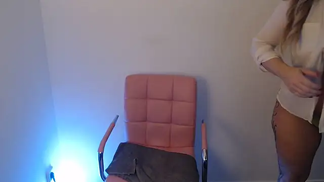 Snapshot of Selina-666 chatting on 01-18-25, 07:59 Selina-666 online show from 01-18-25, 07:59