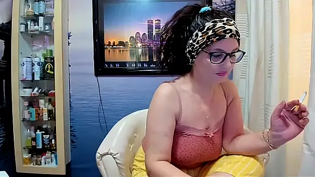 Snapshot of Mature4you44 chatting on 03-22-25, 08:18 Mature4you44 online show from 03-22-25, 08:18